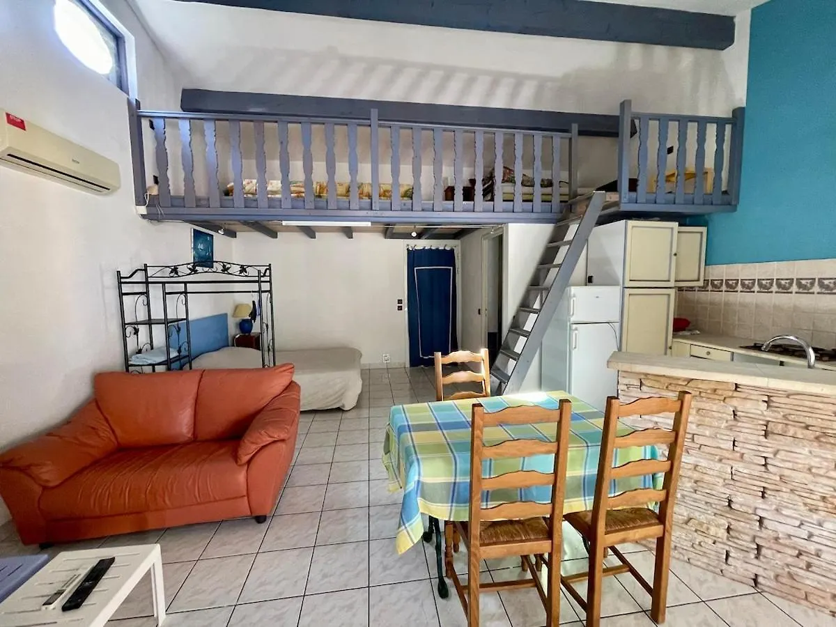 Appartement Avec Piscine Réauville Fransa